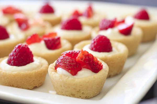 Mini tart with raspberry